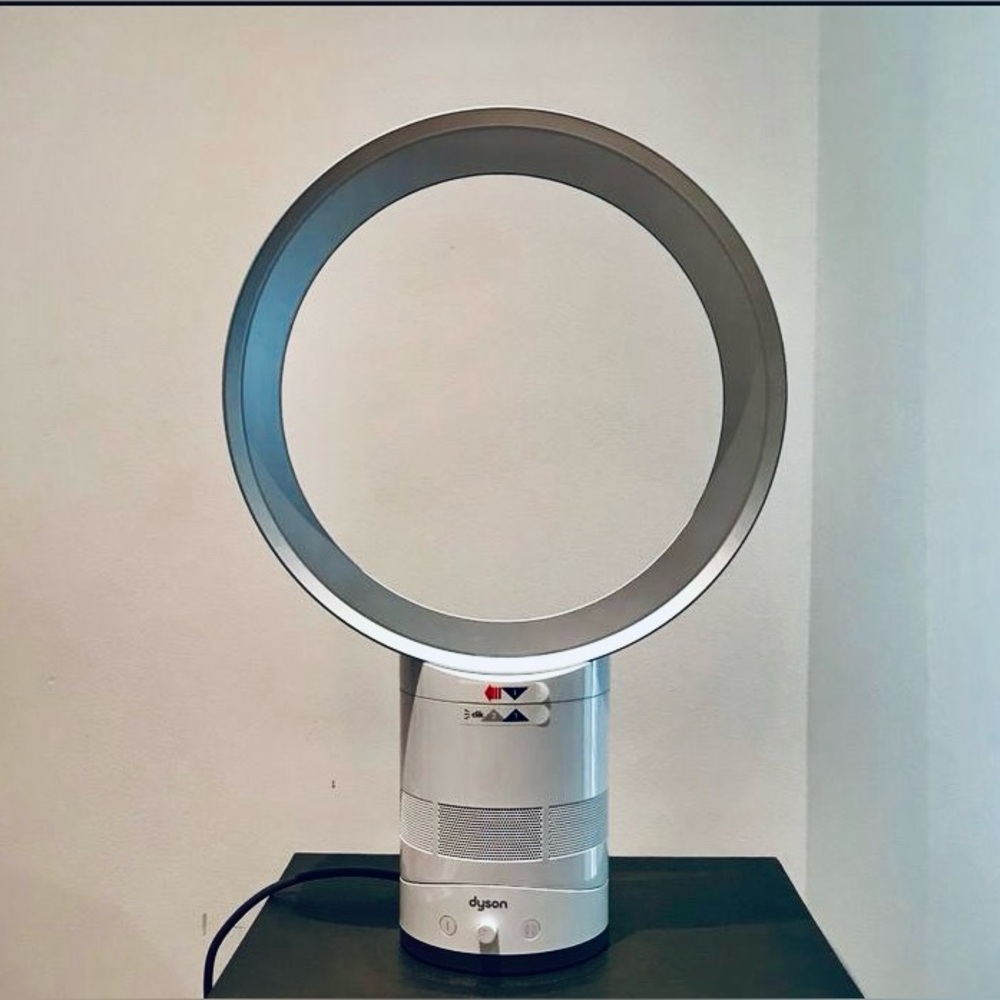 Dyson AM01 Air Multiplier Bladeless Fan - 10" Blade-less Clean Table Top *SOLD*